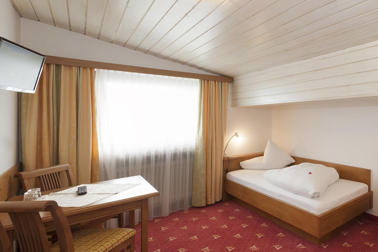 Ferienhotel Tyrol Soell Am Wilden Kaiser Room photo